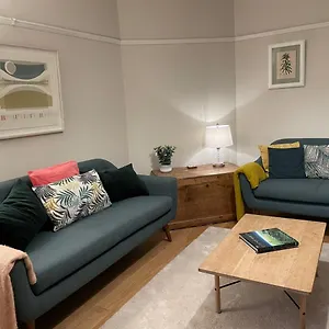 No 12 - Stylish & Homely 3 Bed With Parking Close To Centre Holiday home