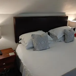 The House - Free 1st Breakfast - Free Parking Apartment