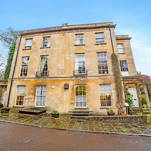 Oyo Bailbrook Lodge, Hotel